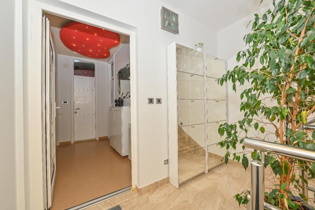 Apartments Luka Toni Krvavica Eksteriør bilde