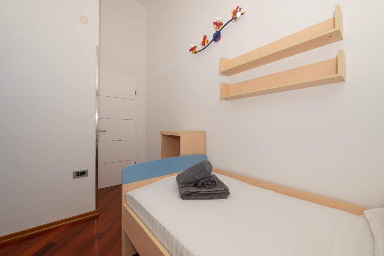 Apartments Luka Toni Krvavica Eksteriør bilde